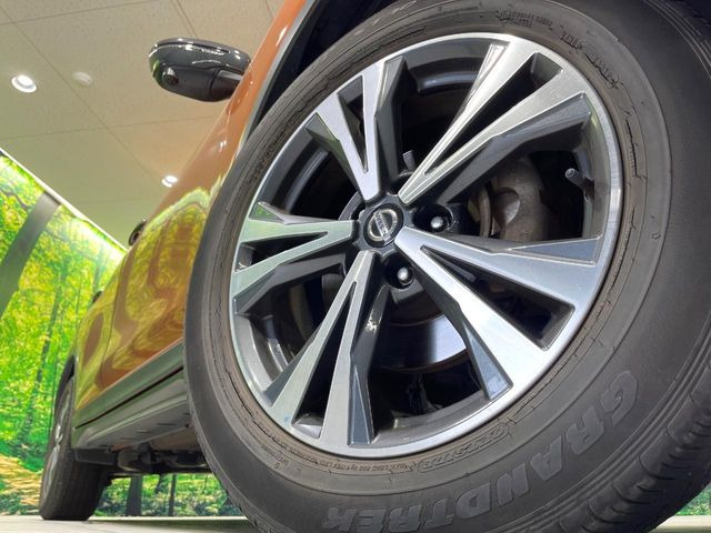 �y����18�C���`�A���~�z�C�[���z�O�ςɃ}�b�`���������A���~�z�C�[���𑕒����Ă���܂��B�e��ЊO�A���~�z�C�[����A�X�^�b�h���X�^�C�����戵�����Ă���܂��B���񂲑��k����������