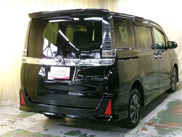ヴォクシー2.0 ZS 煌III 4WD