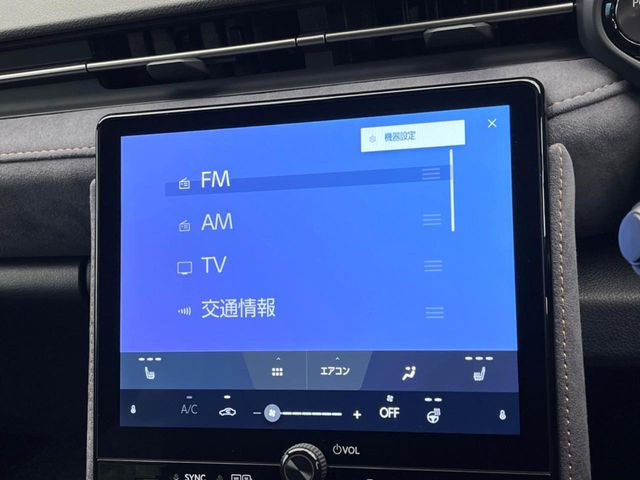 �y9.8�C���` �f�B�X�v���C�I�[�f�B�I�z���ʂ̃f�B�X�v���C��AppleCarPlay��AndroidAuto�����p�\�B�傫�ȉ�ʂŃX�}�z�i�r�A�v���������p���������܂���