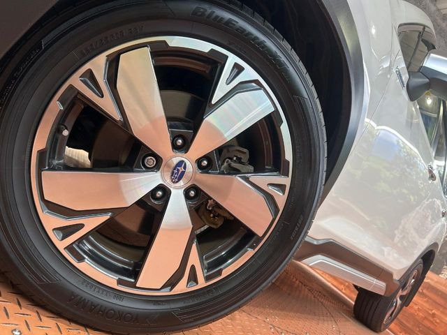 �y����18�C���`�A���~�z�C�[���z�O�ςɃ}�b�`���������A���~�z�C�[���𑕒����Ă���܂��B�e��ЊO�A���~�z�C�[����A�X�^�b�h���X�^�C�����戵�����Ă���܂��B���񂲑��k����������
