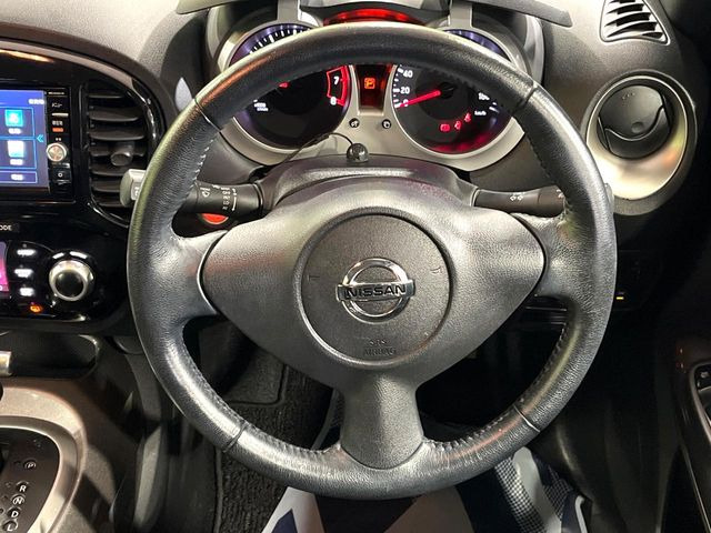 �C���e���A�ɍ��킹���f�U�C���̃X�e�A�����O�́A�^�]�������̂��Ƃ��l���A�^�]���₷���`��A�傫���ł��B�����x�A���ۂɐG���Ă��m���߂��������B