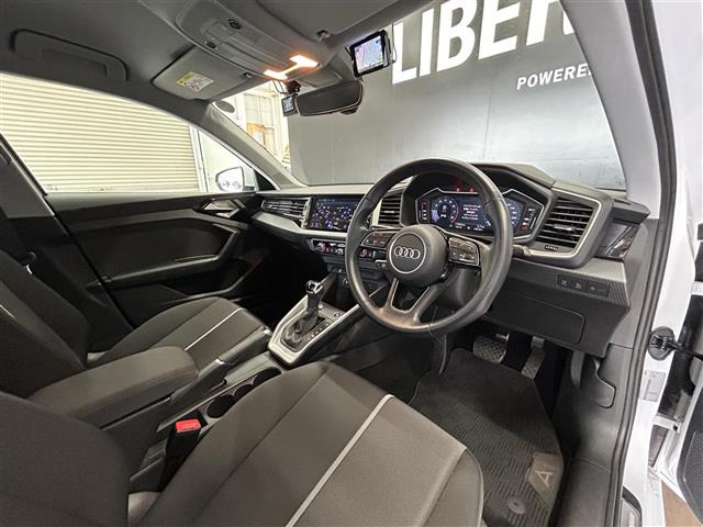 A1スポーツバック25 TFSI アドバンスド