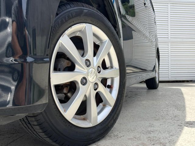�y����14�C���`�A���~�z�C�[���z�O�ςɃ}�b�`���������A���~�z�C�[���𑕒����Ă���܂��B�e��ЊO�A���~�z�C�[����A�X�^�b�h���X�^�C�����戵�����Ă���܂��B���񂲑��k����������