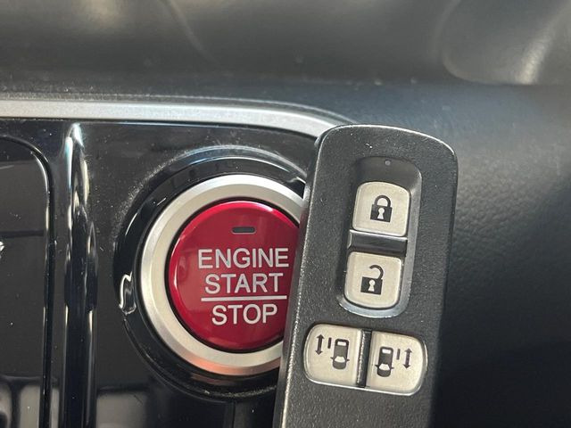 �yHonda�X�}�[�g�L�[�z�J�o����|�P�b�g�ɓ��ꂽ�܂܂ł��h�A�̎{���E�������\�ȃX�}�[�g�L�[�𑕔��B�G���W���̃I���E�I�t�����J�M�����o���K�v����������Ƃ��Ă��֗��ł���