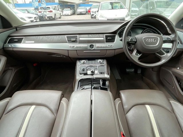 A84.0 TFSI クワトロ 4WD