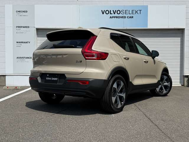 XC40ウルトラ B4 AWD ダーク エディション サンドデューン 4WD
