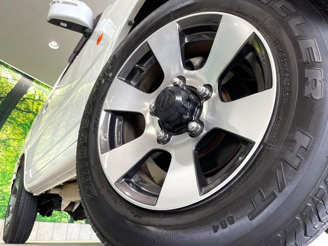 �y����16�C���`�A���~�z�C�[���z�O�ςɃ}�b�`���������A���~�z�C�[���𑕒����Ă���܂��B�e��ЊO�A���~�z�C�[����A�X�^�b�h���X�^�C�����戵�����Ă���܂��B���񂲑��k����������