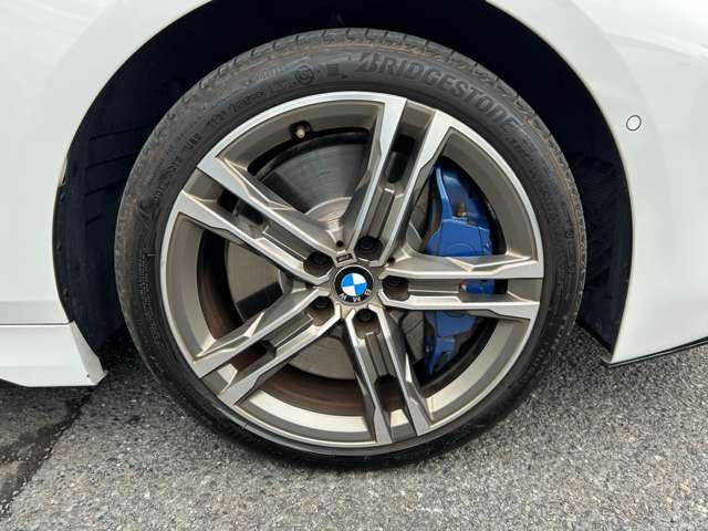1シリーズM135i xドライブ 4WD