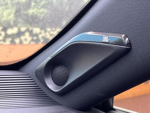 �yJBL�T�E���h�V�X�e���z���i�ʃT�E���h�V�X�e���𓋍ځB��p�̃`���[�j���O���{���ꂽ�召�l�X�ȃX�s�[�J�[����ǎ��ȃT�E���h���t�ł��܂��B
