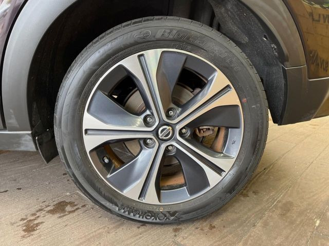 �y����17�C���`�A���~�z�C�[���z�O�ςɃ}�b�`���������A���~�z�C�[���𑕒����Ă���܂��B�e��ЊO�A���~�z�C�[����A�X�^�b�h���X�^�C�����戵�����Ă���܂��B���񂲑��k����������