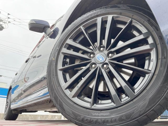 �y����17�C���`�A���~�z�C�[���z�O�ςɃ}�b�`���������A���~�z�C�[���𑕒����Ă���܂��B�e��ЊO�A���~�z�C�[����A�X�^�b�h���X�^�C�����戵�����Ă���܂��B���񂲑��k����������
