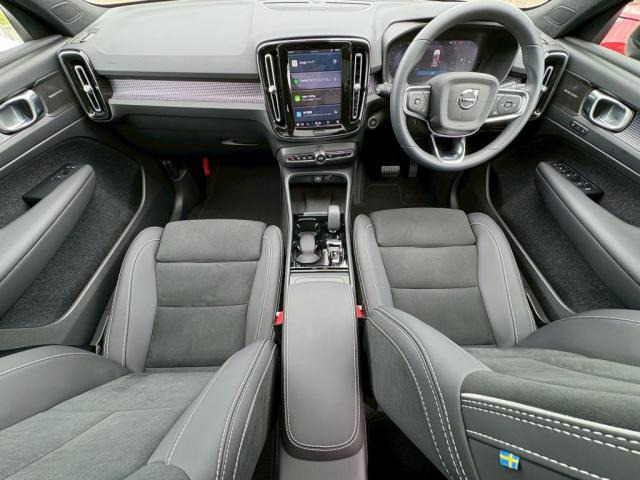 XC40アルティメット B4 AWD ダークエディション 4WD