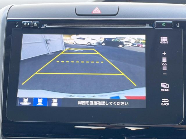 【バックカメラ】駐車時に後方がリアルタイム映像で確認できます。大型商業施設や立体駐車場での駐車時や、夜間のバック時に大活躍!運転スキルに関わらず、今や必須となった装備のひとつです!