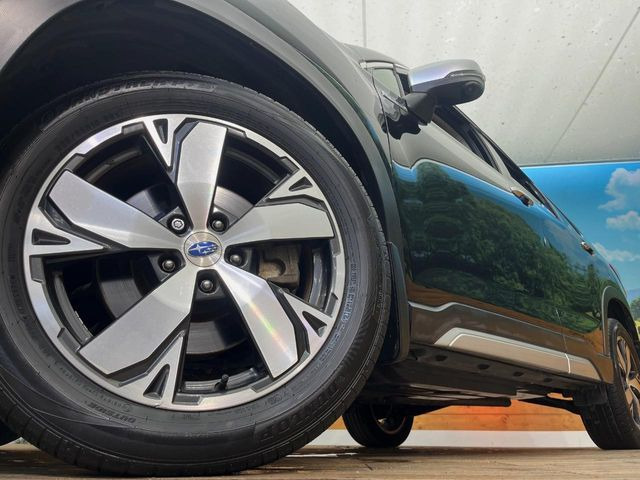 �y�����A���~�z�C�[���z�O�ςɃ}�b�`���������A���~�z�C�[���𑕒����Ă���܂��B�e��ЊO�A���~�z�C�[����A�X�^�b�h���X�^�C�����戵�����Ă���܂��B���񂲑��k����������