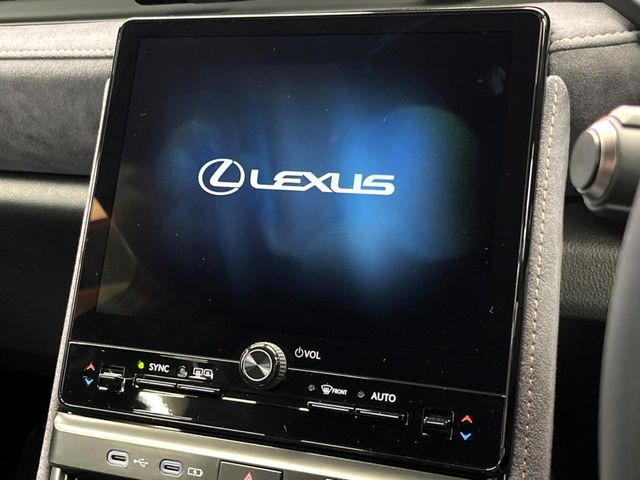�y9.8�C���` �f�B�X�v���C�I�[�f�B�I�z���ʂ̃f�B�X�v���C��AppleCarPlay��AndroidAuto�����p�\�B�傫�ȉ�ʂŃX�}�z�i�r�A�v���������p���������܂���