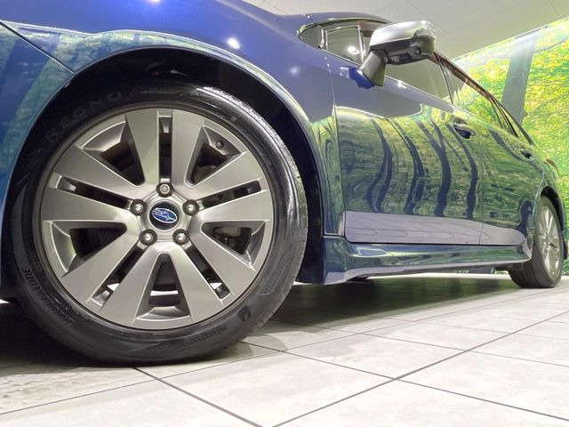 �y����17�C���`�A���~�z�C�[���z�O�ςɃ}�b�`���������A���~�z�C�[���𑕒����Ă���܂��B�e��ЊO�A���~�z�C�[����A�X�^�b�h���X�^�C�����戵�����Ă���܂��B���񂲑��k����������