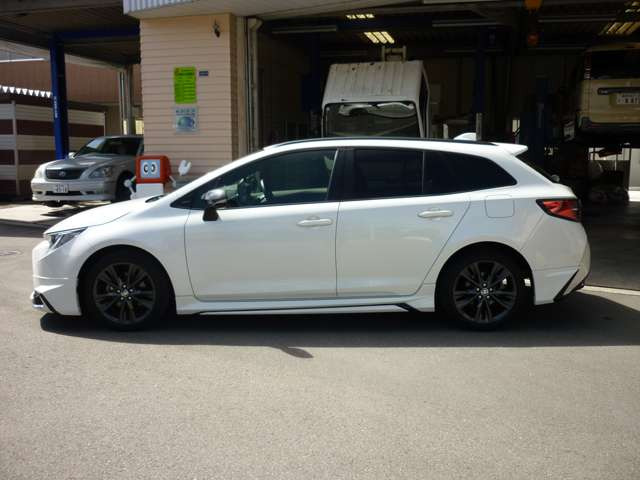 カローラツーリング1.8 ハイブリッド W×B E-Four 4WD