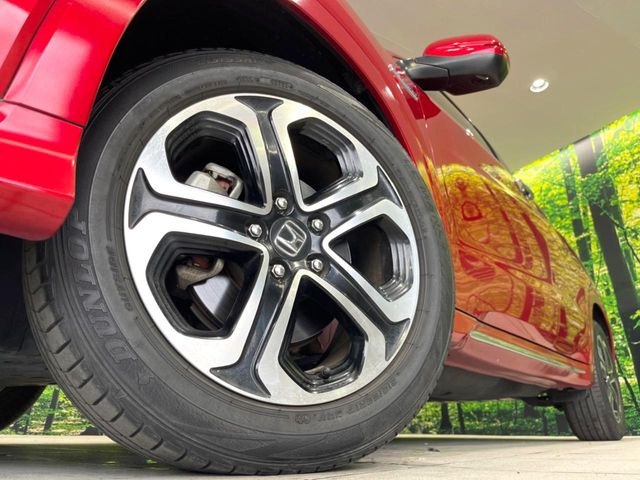 �y����17�C���`�A���~�z�C�[���z�O�ςɃ}�b�`���������A���~�z�C�[���𑕒����Ă���܂��B�e��ЊO�A���~�z�C�[����A�X�^�b�h���X�^�C�����戵�����Ă���܂��B���񂲑��k����������