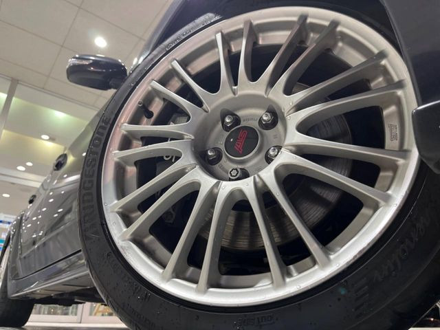 �y�����I�v�V����18�C���`�A���~�z�C�[���z�����I�v�V�����z�C�[���𑕒��B���s���\�̌���ɉ����A�O�ς����X�^�C���b�V���ɂȂ��Ă��܂��B