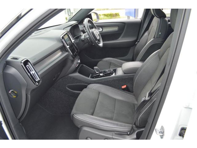 XC40T4 AWD Rデザイン 4WD