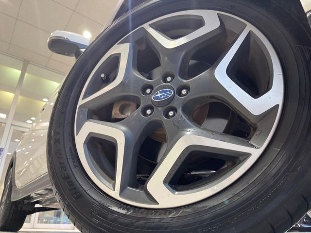 �y����18�C���`�A���~�z�C�[���z�O�ςɃ}�b�`���������A���~�z�C�[���𑕒����Ă���܂��B�e��ЊO�A���~�z�C�[����A�X�^�b�h���X�^�C�����戵�����Ă���܂��B���񂲑��k����������