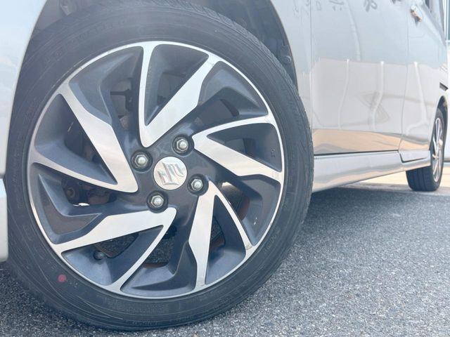 �y15�C���`�A���~�z�C�[���z�O�ςɃ}�b�`�����A���~�z�C�[���𑕒����Ă���܂��B�e��A���~�z�C�[����A�X�^�b�h���X�^�C�����戵�����Ă���܂��B���񂲑��k����������