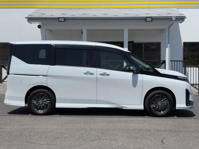 セレナ1.4 e-4ORCE AUTECH 4WD