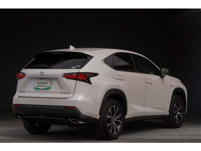 NX200t Fスポーツ 4WD