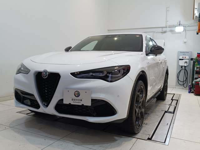 ステルヴィオ2.0 ターボ Q4 ヴェローチェ 4WD