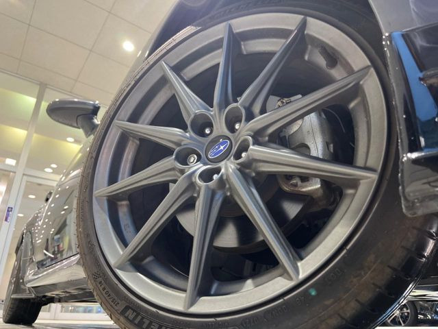 �y����18�C���`�A���~�z�C�[���z�O�ςɃ}�b�`���������A���~�z�C�[���𑕒����Ă���܂��B�e��ЊO�A���~�z�C�[����A�X�^�b�h���X�^�C�����戵�����Ă���܂��B���񂲑��k����������