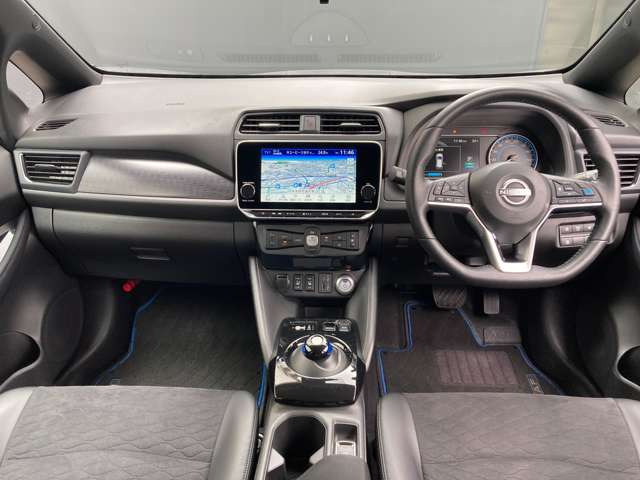 リーフX Vセレクション 90周年記念車