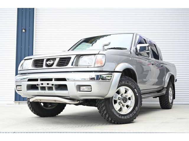 ダットサンピックアップ2.4 AX ダブルキャブ 4WD