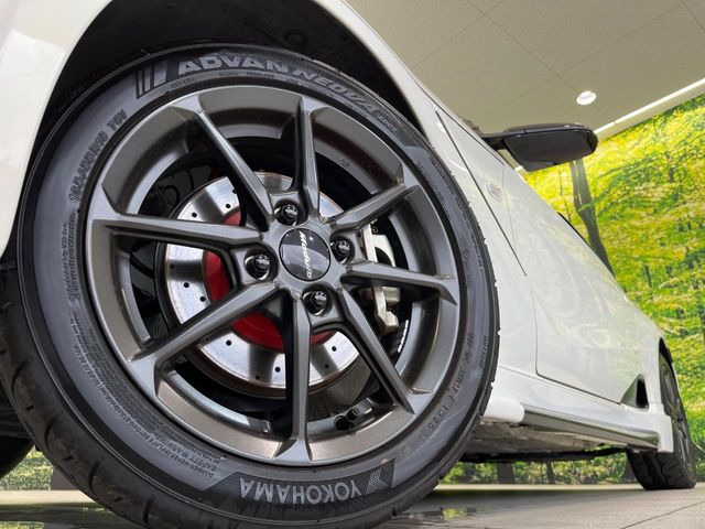 �y16�C���`�A���~�z�C�[���z�O�ςɃ}�b�`�����A���~�z�C�[���𑕒����Ă���܂��B�e��A���~�z�C�[����A�X�^�b�h���X�^�C�����戵�����Ă���܂��B���񂲑��k����������
