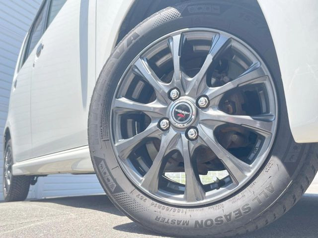 �y14�C���`�A���~�z�C�[���z�O�ςɃ}�b�`�����A���~�z�C�[���𑕒����Ă���܂��B�e��A���~�z�C�[����A�X�^�b�h���X�^�C�����戵�����Ă���܂��B���񂲑��k����������