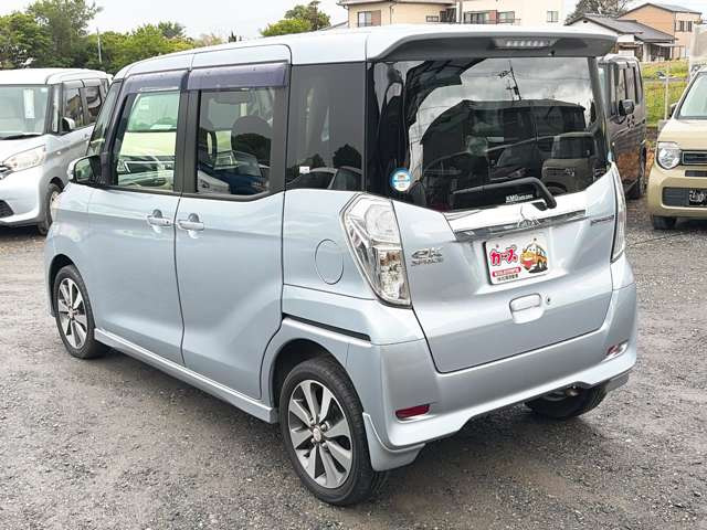 ���X�ł͌y�����Ԃ��畁�ʎԂ܂ŕ��L���I�[�����[�J�[�̎Ԏ�E�F�E�O���[�h��L�x�ɑ����Ă���܂��B