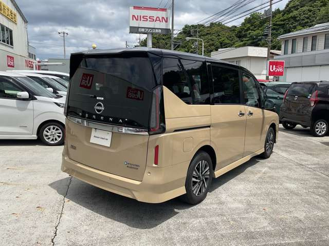 セレナ1.4 e-4ORCE ハイウェイスターV 4WD