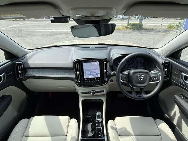 XC40ウルトラ B4 AWD ダーク エディション サンドデューン 4WD