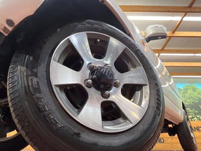 �y����16�C���`�A���~�z�C�[���z�O�ςɃ}�b�`���������A���~�z�C�[���𑕒����Ă���܂��B�e��ЊO�A���~�z�C�[����A�X�^�b�h���X�^�C�����戵�����Ă���܂��B���񂲑��k����������