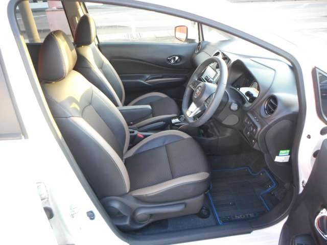 ノート1.2 e-POWER メダリスト FOUR 4WD
