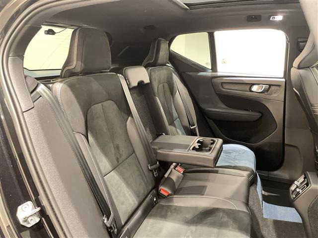 XC40B4 AWD Rデザイン 4WD