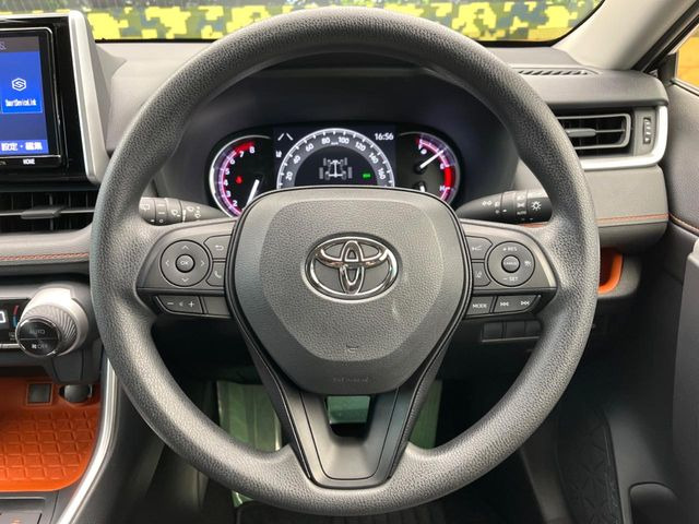 【ステアリングスイッチ】運転中、前方から目線をそらすことなく、オーディオ等の操作が可能な便利機能!安心&快適なドライブを演出してくれます♪
