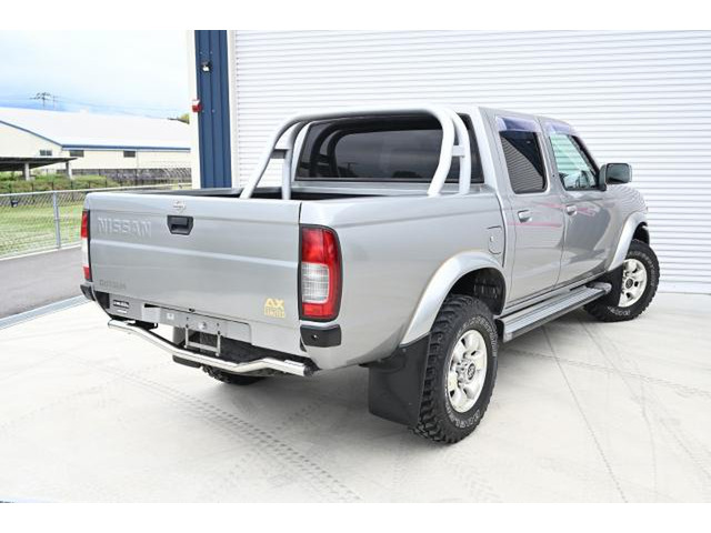 ダットサンピックアップ2.4 AX ダブルキャブ 4WD