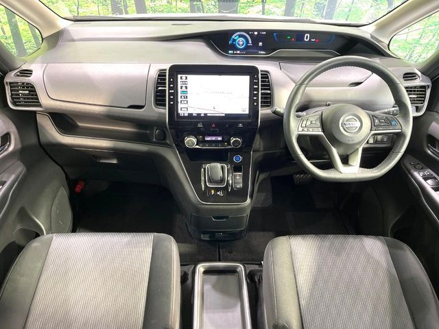 セレナ1.2 e-POWER ハイウェイスターV