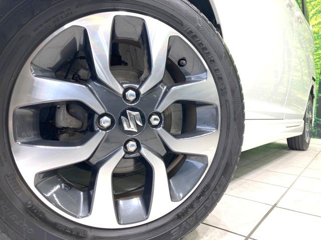 �y����15�C���`�A���~�z�C�[���z�O�ςɃ}�b�`���������A���~�z�C�[���𑕒����Ă���܂��B�e��ЊO�A���~�z�C�[����A�X�^�b�h���X�^�C�����戵�����Ă���܂��B���񂲑��k����������