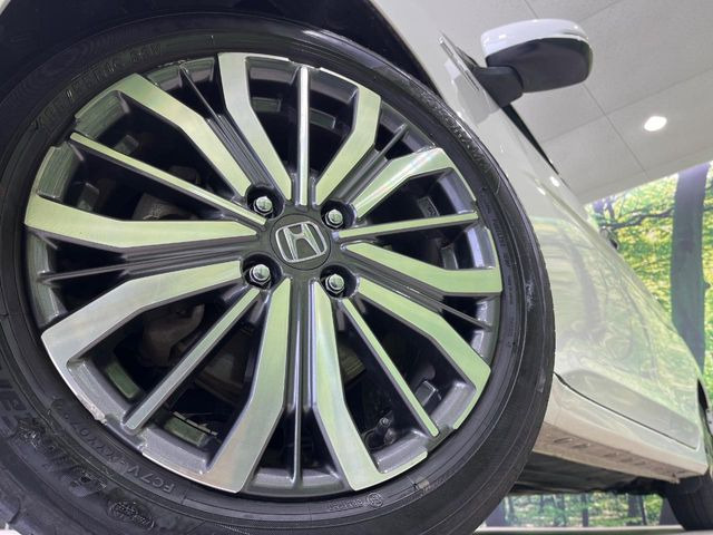 �y����16�C���`�A���~�z�C�[���z�O�ςɃ}�b�`���������A���~�z�C�[���𑕒����Ă���܂��B�e��ЊO�A���~�z�C�[����A�X�^�b�h���X�^�C�����戵�����Ă���܂��B���񂲑��k����������
