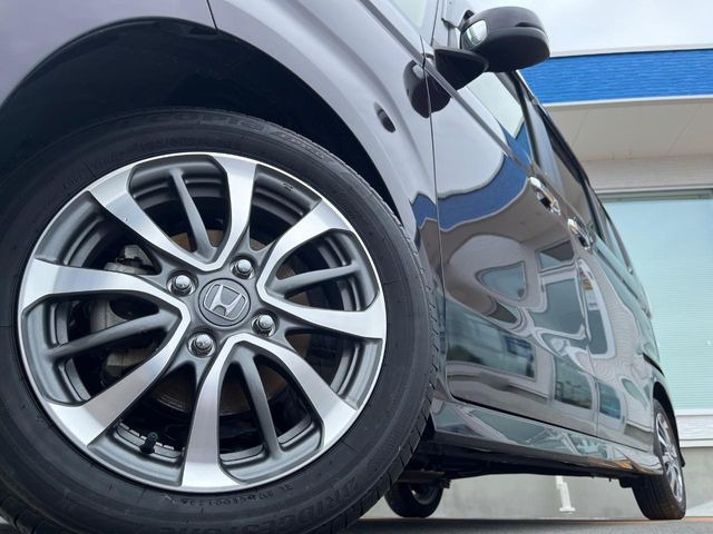 �y14�C���`�A���~�z�C�[���z�O�ςɃ}�b�`�����A���~�z�C�[���𑕒����Ă���܂��B�e��A���~�z�C�[����A�X�^�b�h���X�^�C�����戵�����Ă���܂��B���񂲑��k����������