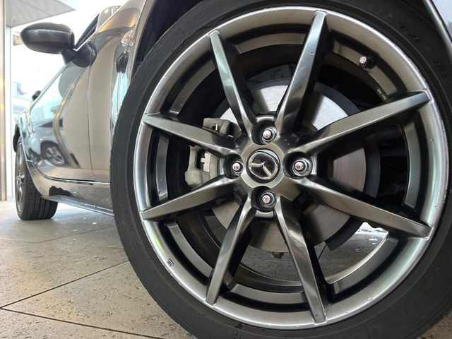 �y����17�C���`�A���~�z�C�[���z�O�ςɃ}�b�`���������A���~�z�C�[���𑕒����Ă���܂��B�e��ЊO�A���~�z�C�[����A�X�^�b�h���X�^�C�����戵�����Ă���܂��B���񂲑��k����������