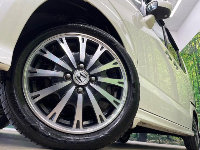 �y����15�C���`�A���~�z�C�[���z�O�ςɃ}�b�`���������A���~�z�C�[���𑕒����Ă���܂��B�e��ЊO�A���~�z�C�[����A�X�^�b�h���X�^�C�����戵�����Ă���܂��B���񂲑��k����������