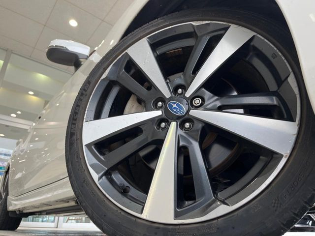 �y����18�C���`�A���~�z�C�[���z�O�ςɃ}�b�`���������A���~�z�C�[���𑕒����Ă���܂��B�e��ЊO�A���~�z�C�[����A�X�^�b�h���X�^�C�����戵�����Ă���܂��B���񂲑��k����������