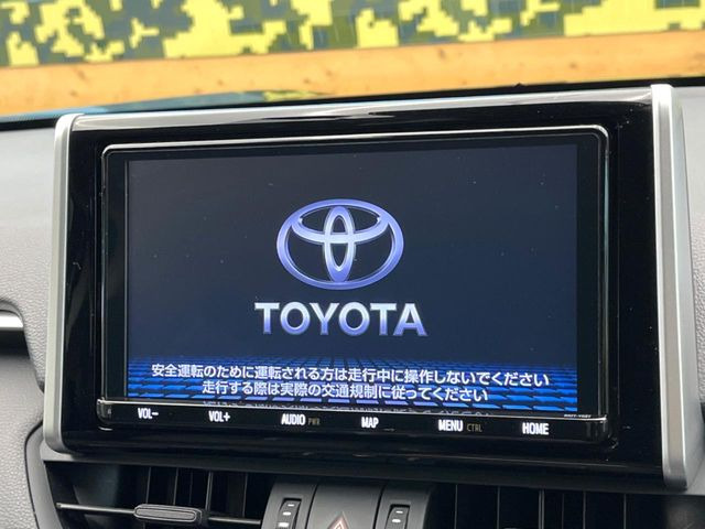 【純正9インチナビ】人気の純正ナビを装備。オーディオ機能も充実しており、Bluetooth接続すればお持ちのスマホやMP3プレイヤーの音楽を再生可能!毎日の運転がさらに楽しくなります!!